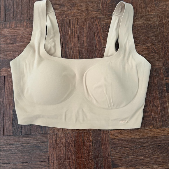 Skims Nude Sports Bra Sz. M - Picture 3 of 6